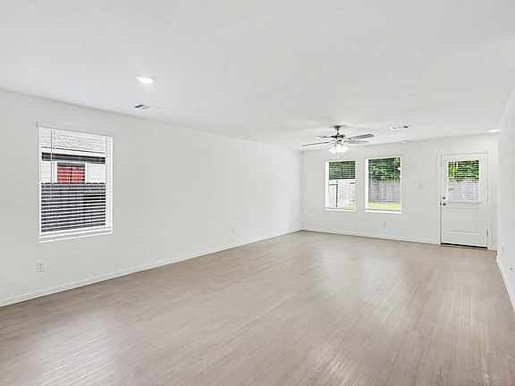 5th image of 25687 Roy Rogers Ct