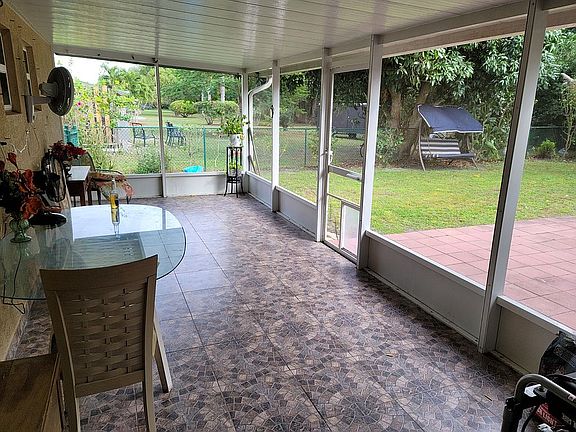 5th image of 333 SE Calmoso Dr