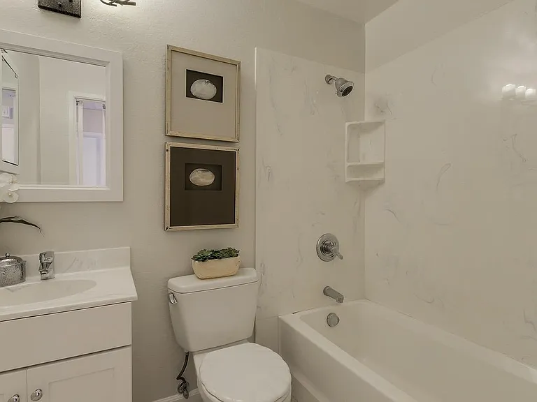 371 N 1st St — Photo 2