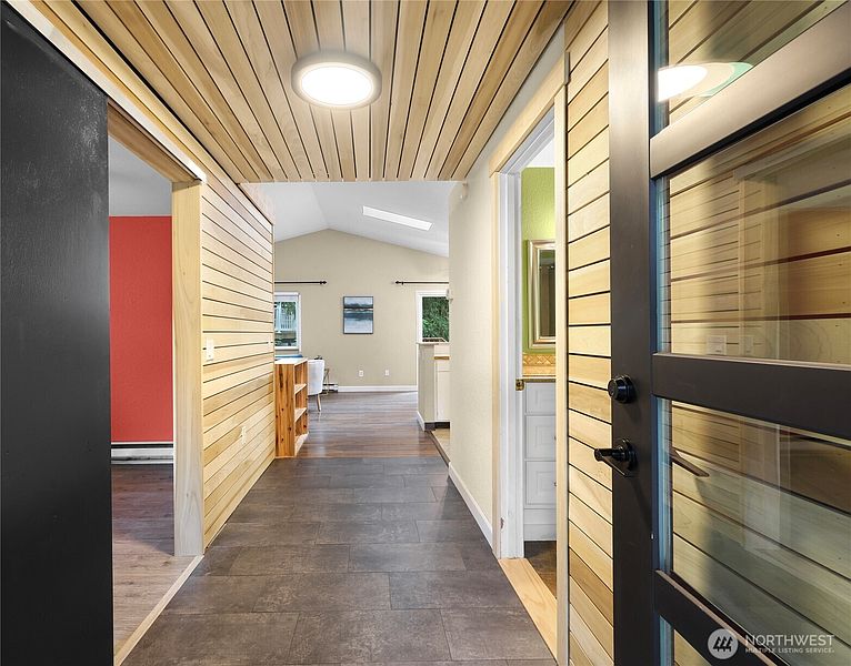 3rd image of 140 Windward Drive