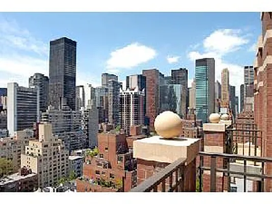 Rented by Beekman Regent Leasing  | media 32