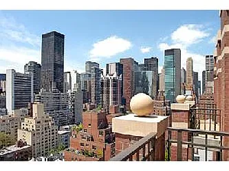 Rented by Beekman Regent Leasing 