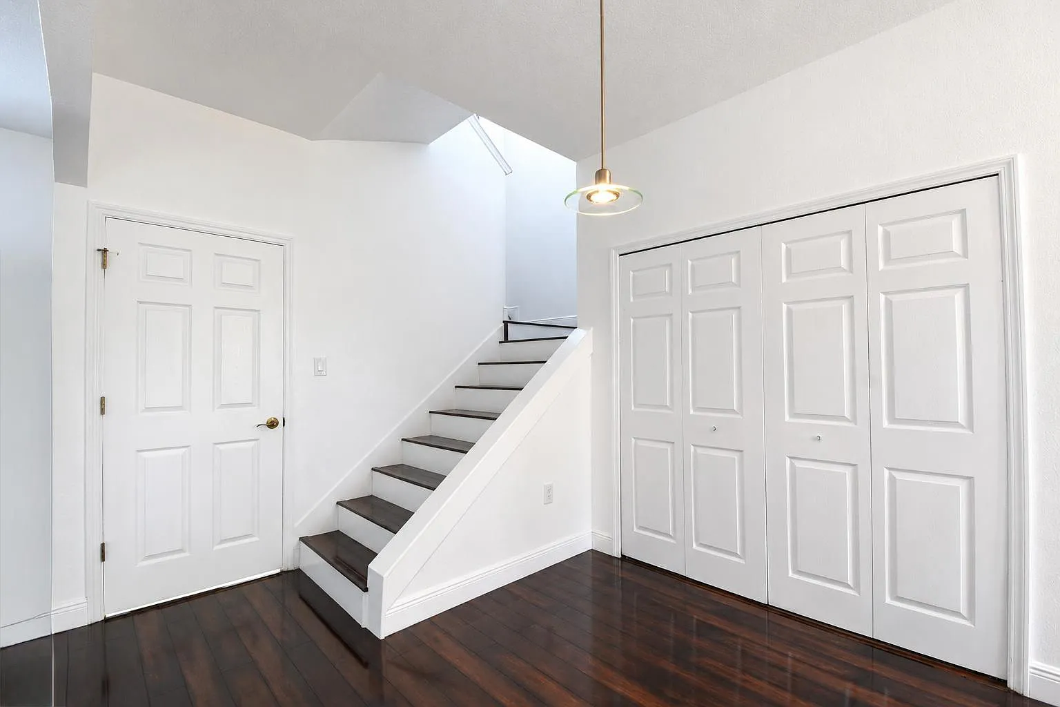 2 bed, 2.5 bath, 1375 sqft, $2,400 — Photo 4
