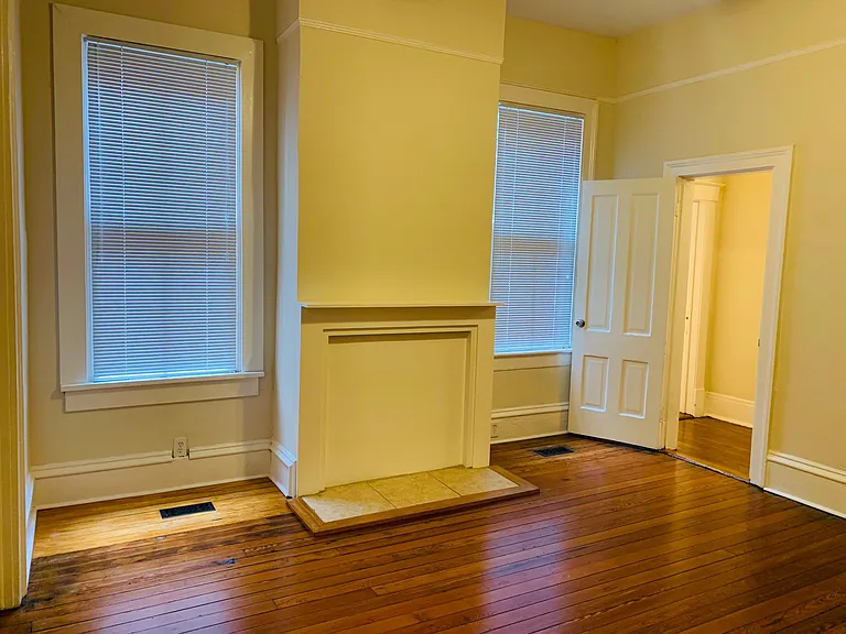 903 Montgomery St — Photo 31