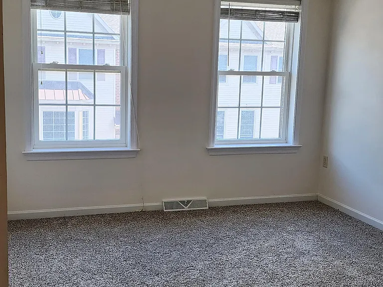 6341 Creekbend Dr — Photo 21