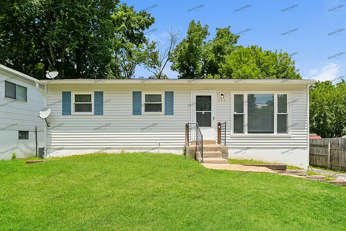 205 Flora Dr