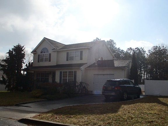 2nd image of 236 Brookhaven Ave E