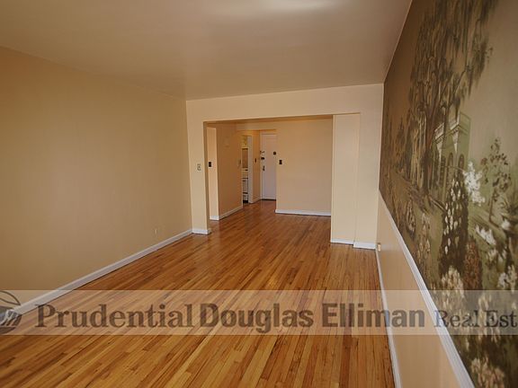 Living Room/Foyer