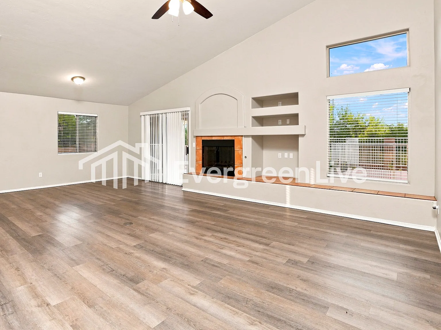 3 bed, 2.0 bath, 1517 sqft, $1,795 — Photo 3