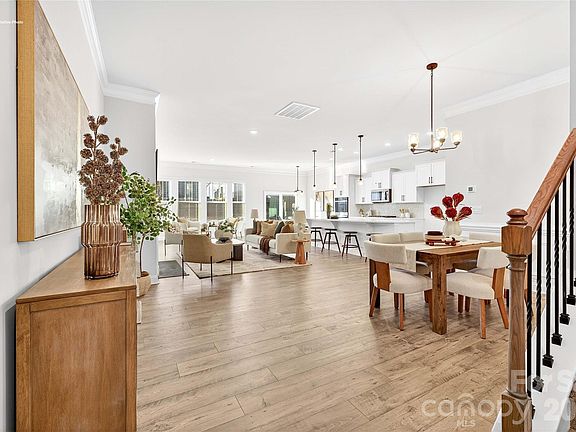 2nd image of 111 Rhuidean Ct