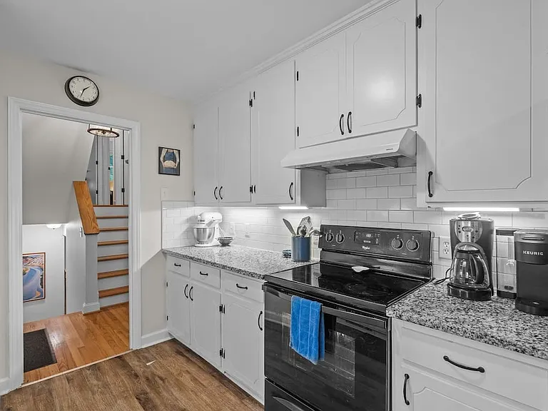 3509 Westglen Rd — Photo 13