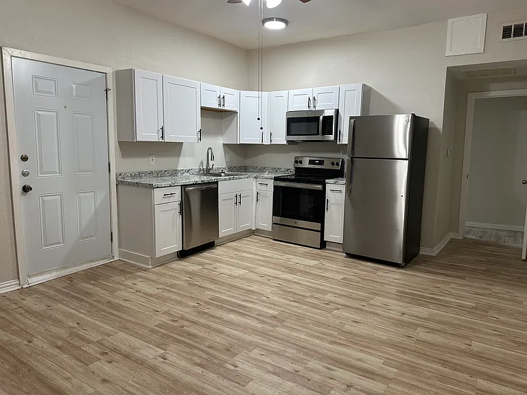 225 N. Munger Blvd - Small Apartment Community in East Dallas — Photo 18