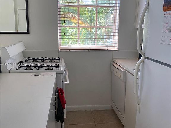 4th image of 1523 West Ave APT 302