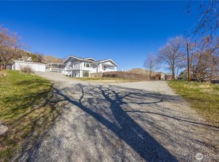 242 3rd St, Chelan Falls, WA 98817