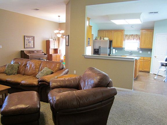 3rd image of 701 Ashland Crk
