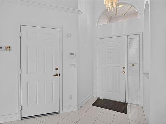 3rd image of 2126 E Crown Pointe Blvd