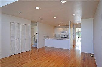 Family room :: 505 Starboard Dr.