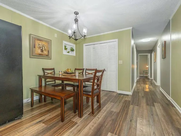1512 Veterans Pkwy — Photo 11