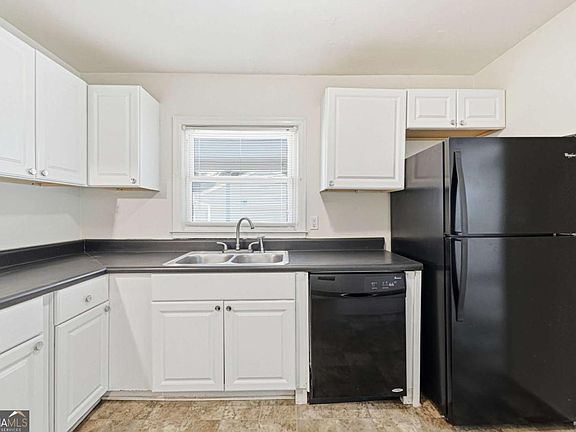 3rd image of 839 Gresham Ave