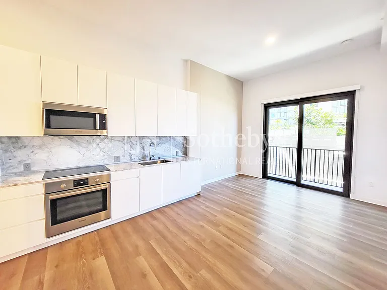 987 Queen St #806 — Photo 1