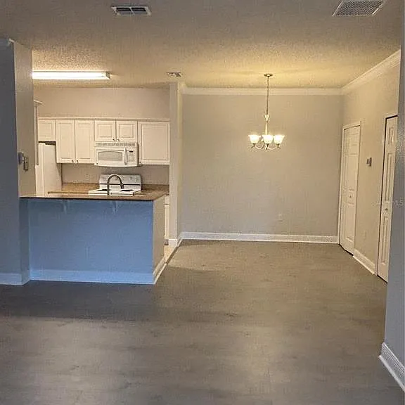 417 Southern Pecan Cir #207 — Photo 3
