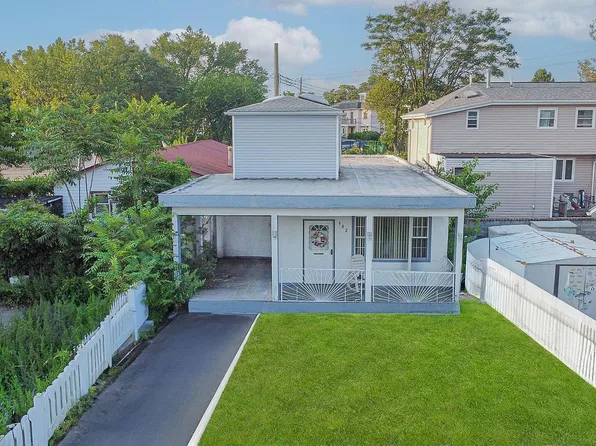 902 Harding Park, Bronx, NY 10473
