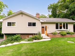 228 N Sawyer Rd, Oconomowoc, WI 53066