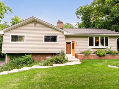 228 N Sawyer Rd, Oconomowoc, WI, 53066