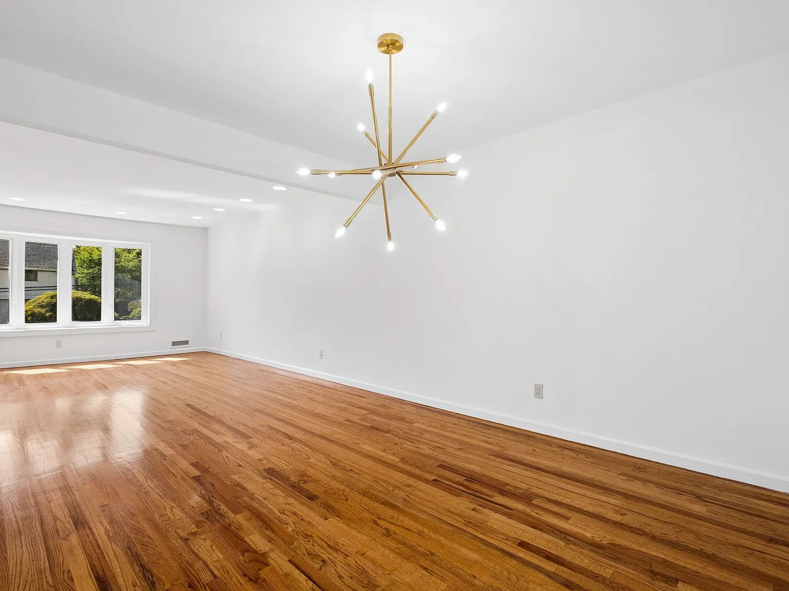 3 bed, 2.0 bath, 1942 sqft, $6,900 — Photo 4