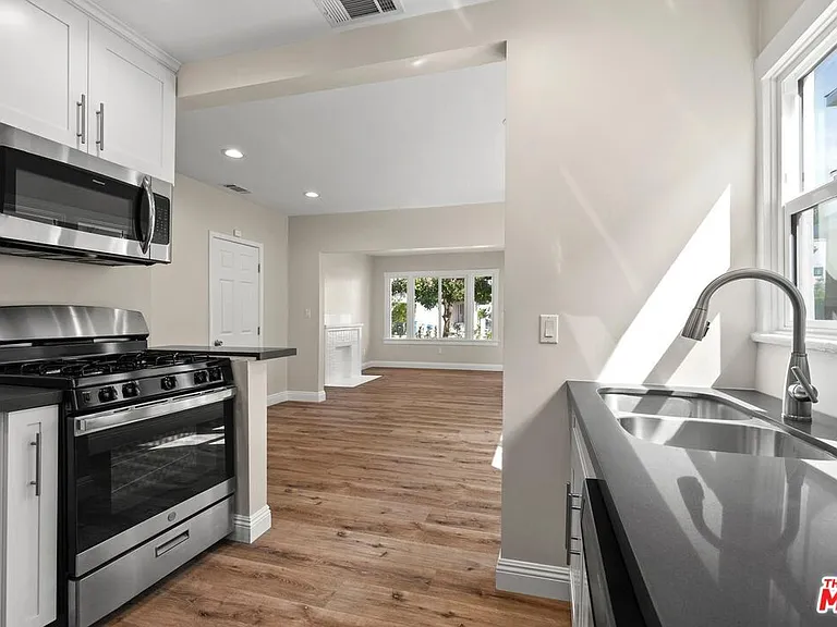 747 N Wilton Pl — Photo 1