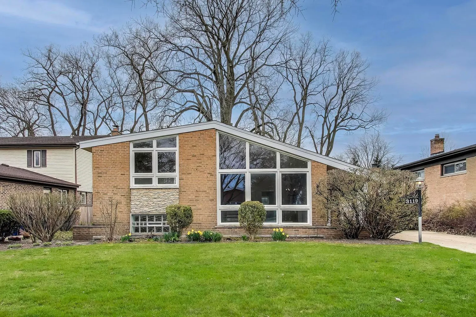 3119 Wilmette Ave photo 1