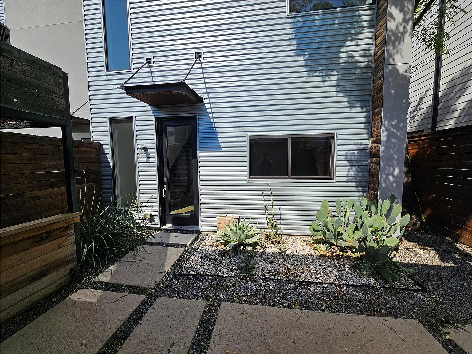 2 bed, 2.5 bath, 2272 sqft, $3,950 — Photo 3