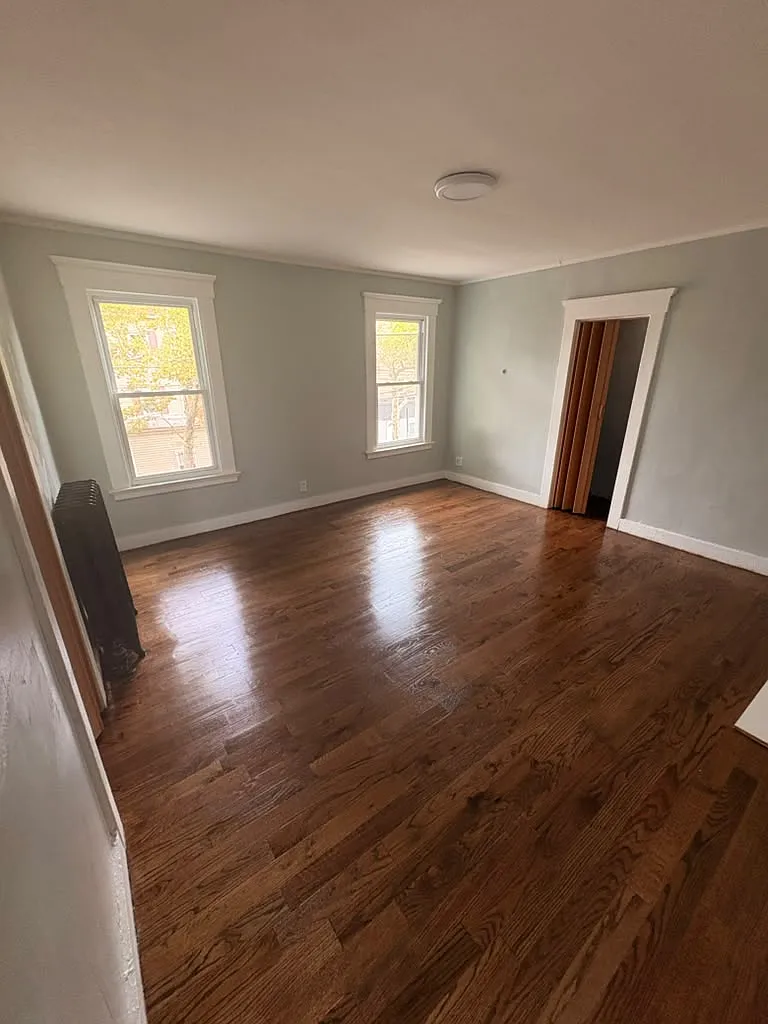 5 bed, 1338 sqft, $2,700 — Photo 2