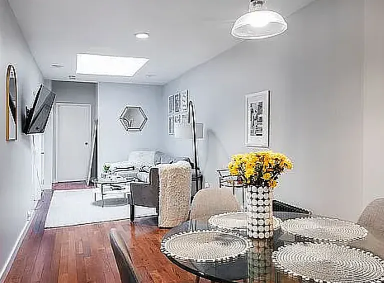 49 W 19th St #5 — Photo 2