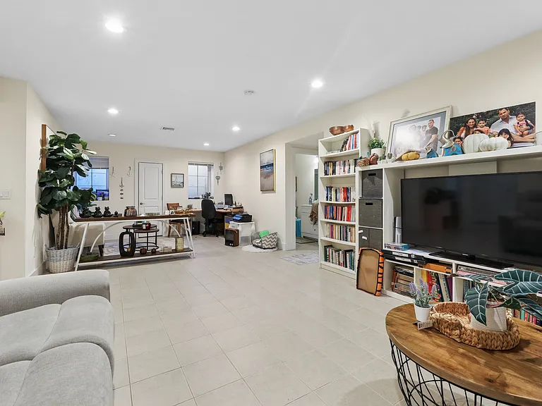 294-296 Tenafly Rd — Photo 33
