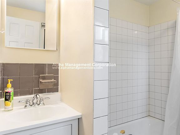 14 Cumberland St. #1 - Furnished Boston - Back Bay Shared Un