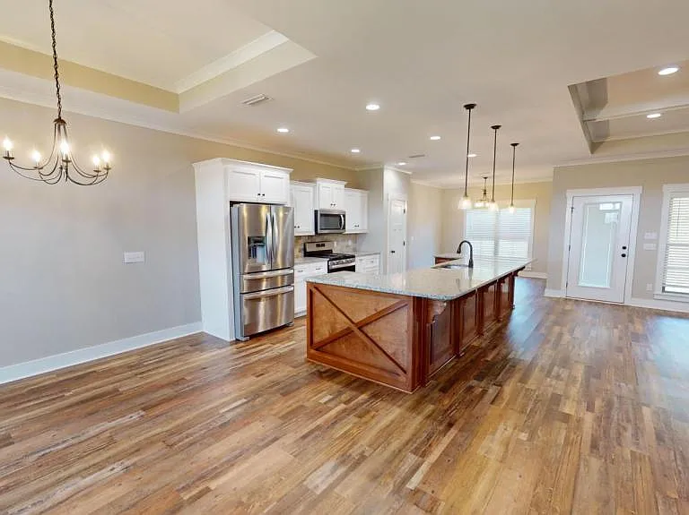 1006 Legacy Dr — Photo 2