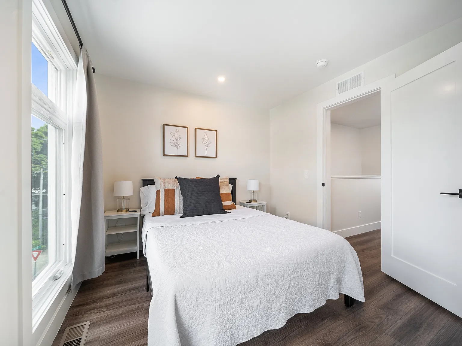 2 bed, 1100 sqft, $2,200 — Photo 4