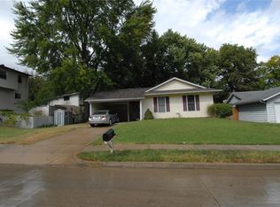 50 Laura Hill Rd, Saint Peters, MO 63376