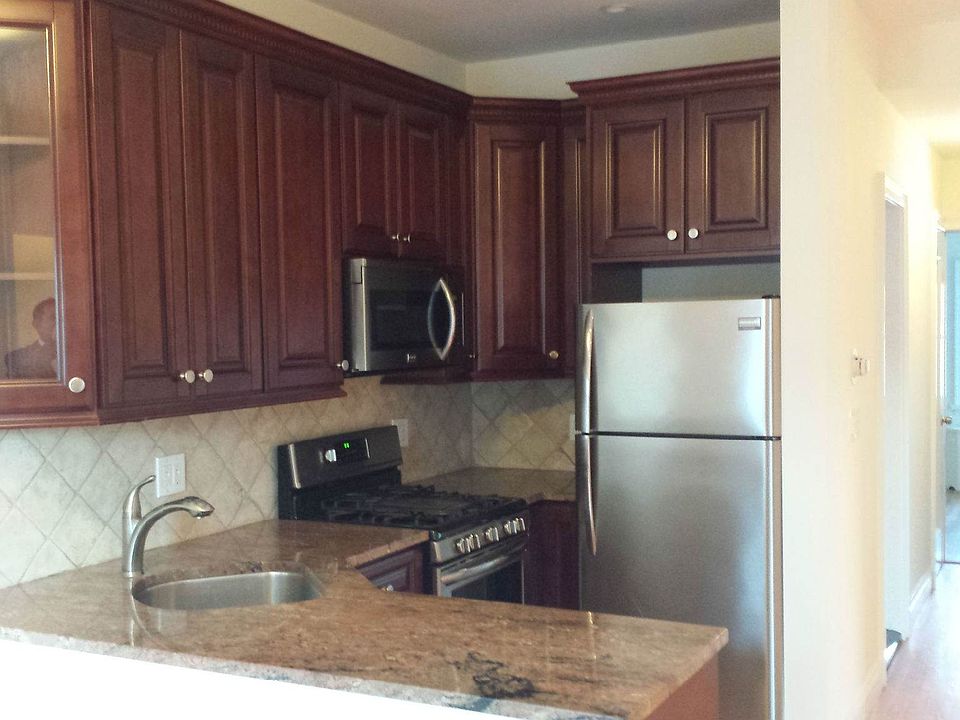 Ditmars rent