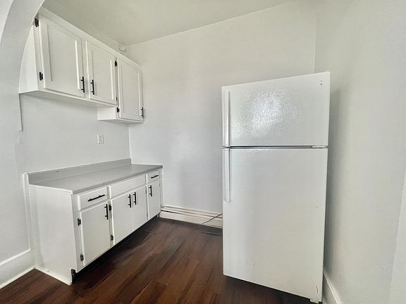 5th image of 306 N Academy St #3