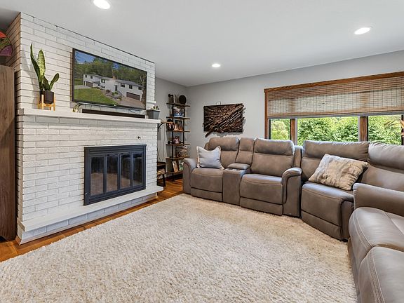 5th image of 1473 Gilmore Valley Rd