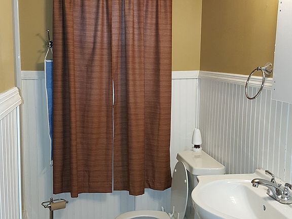 2nd image of 510 Robinson Dr