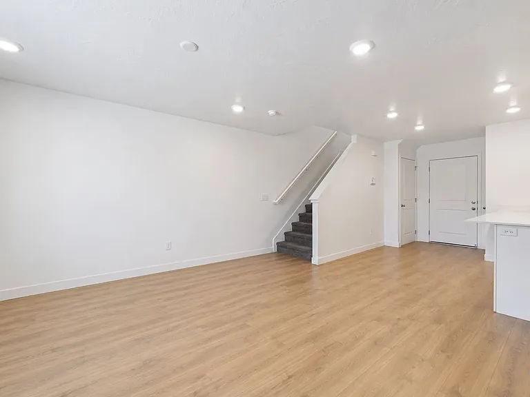 3361 E Elkhorn Ln — Photo 5