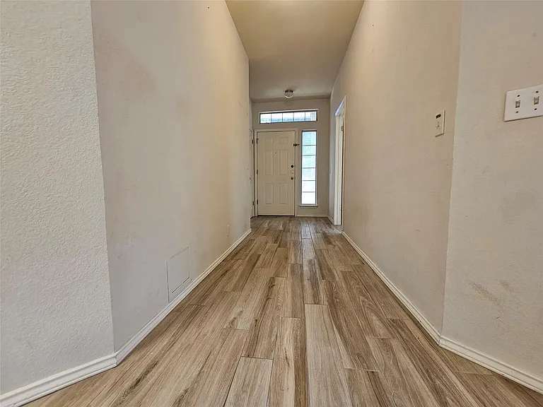 8506 Hillrock Dr — Photo 16