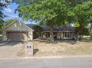 529 Meadowood Dr, Broken Arrow, OK 74011