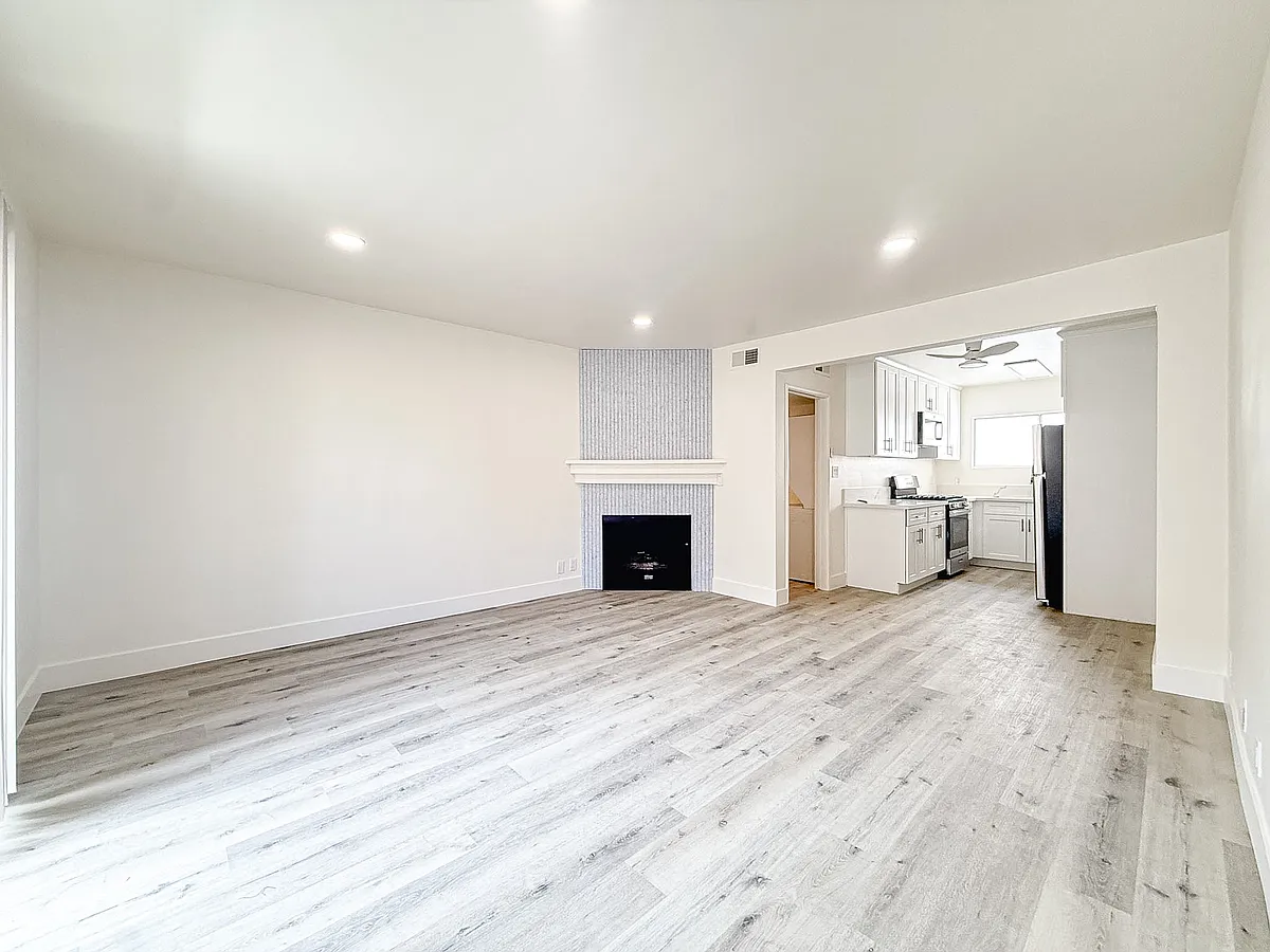 Building Photo - 4528 Murietta Ave #11A