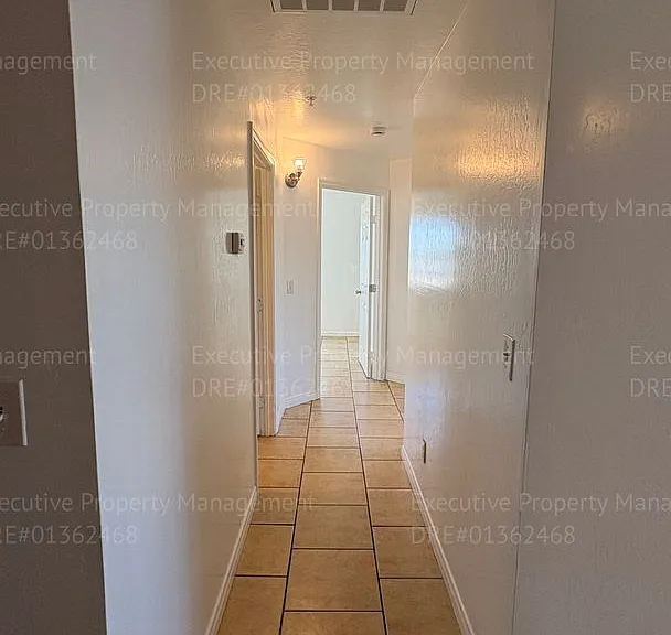 3017 Potomac Ave — Photo 9