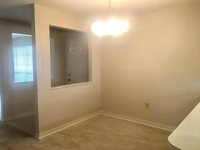 3 bed, 1300 sqft, $1,600 — Photo 4