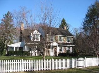 210 Washington Ln, Fort Washington, PA 19034